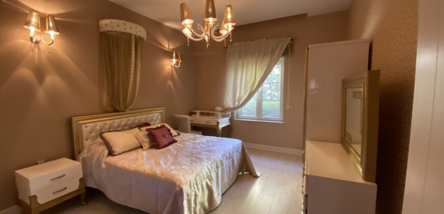 في مجمع بيليكان هيل فيلا مفروشة للبيع   بتصميم رائع واثاث فاخر