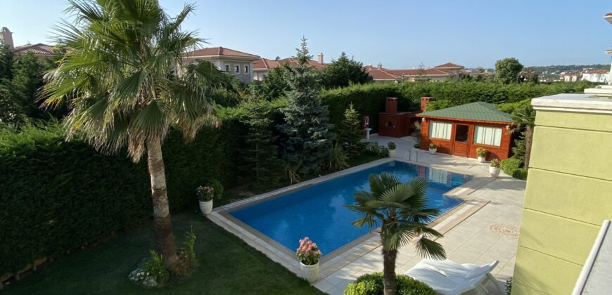 في مجمع بيليكان هيل فيلا مفروشة للبيع   بتصميم رائع واثاث فاخر